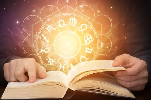 शिक्षा में ज्योतिष का महत्व – जाने कैसे बना सकते हैं अपना भविष्य